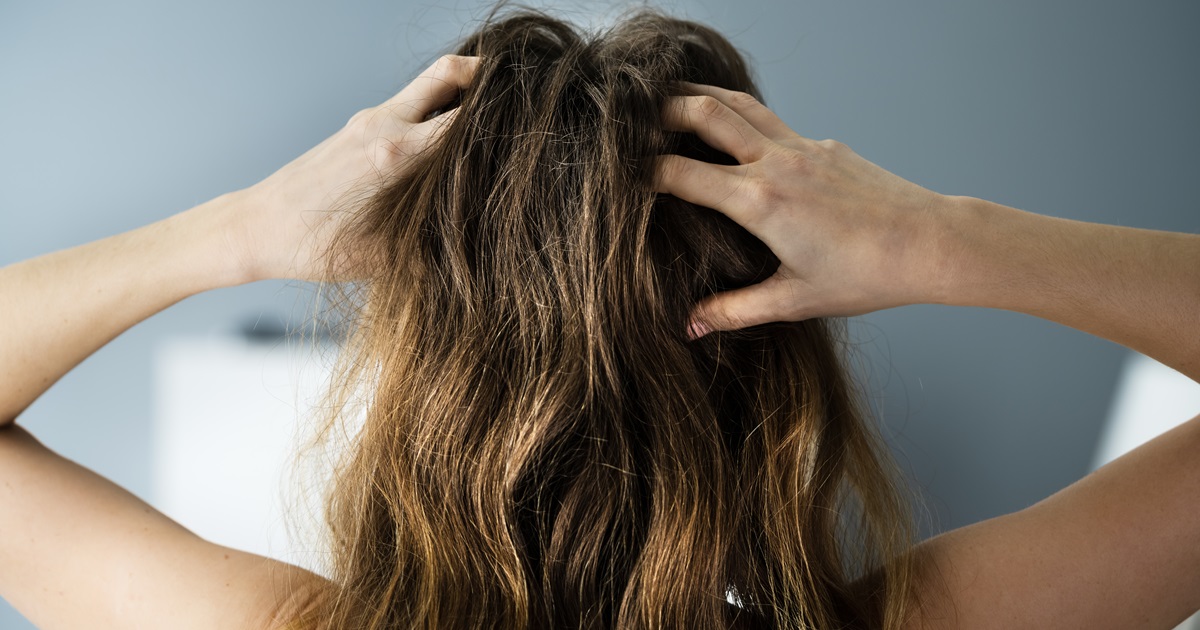 Is it ever okay to use dry shampoo on damaged hair?