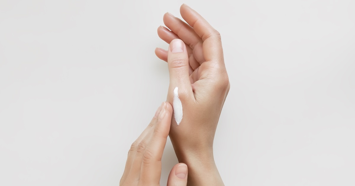Come fa la crema a impedire le mani screpolate?