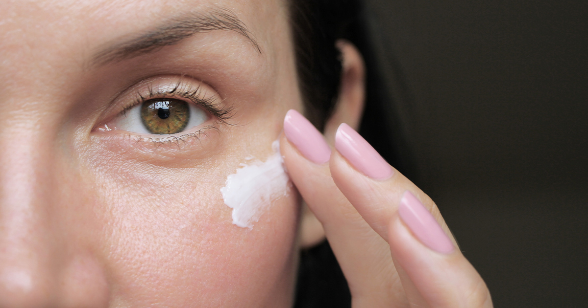 Ranking kosmetyków na cienie pod oczami – najlepsze kosmetyki na cienie pod oczami 2024 roku