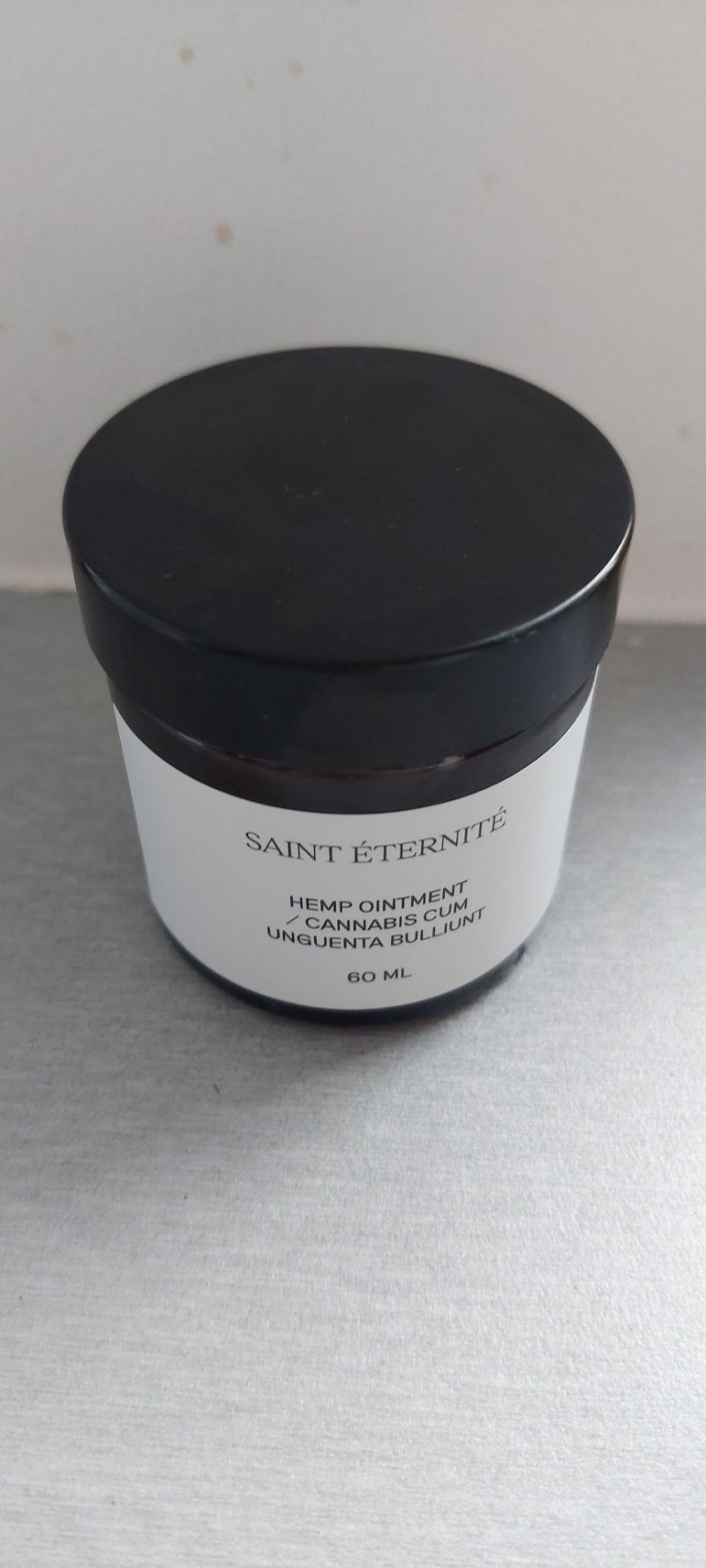 Saint Éternité, konopna maść na atopowe zapalenie skóry 