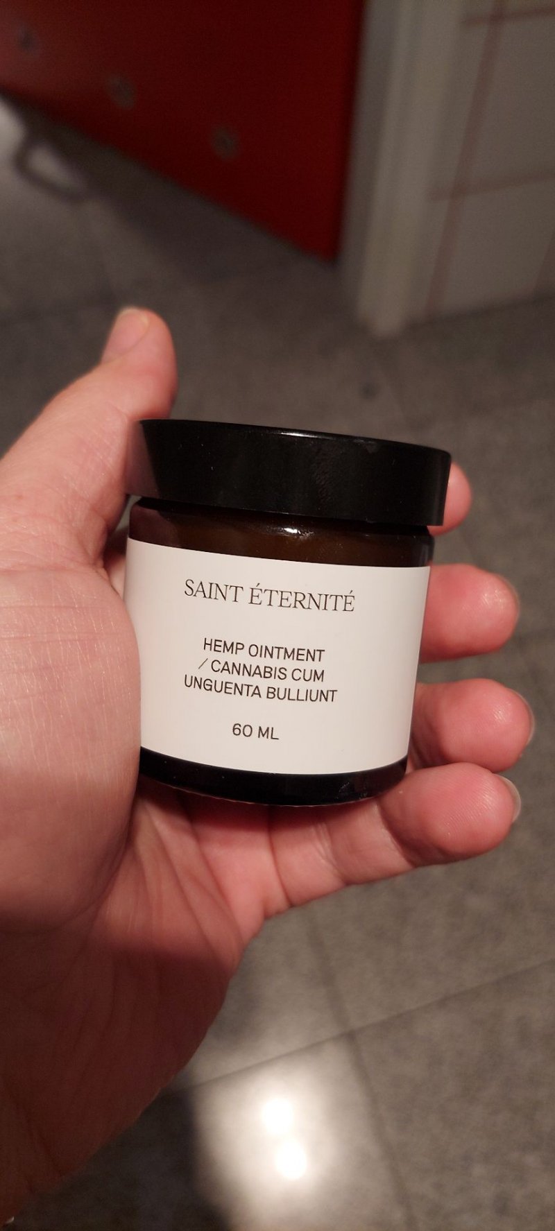 Saint Éternité, konopna maść na atopowe zapalenie skóry 