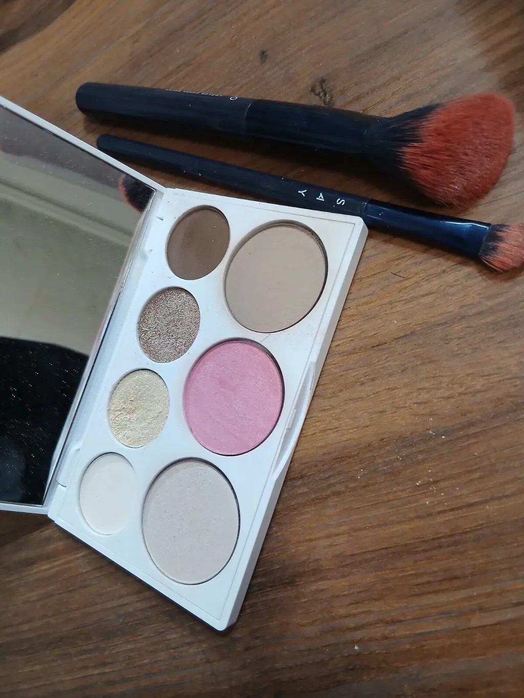 Nutridome, Face & Eyes, Wielofunkcyjna paletka do makijażu oczu i konturowania twarzy 