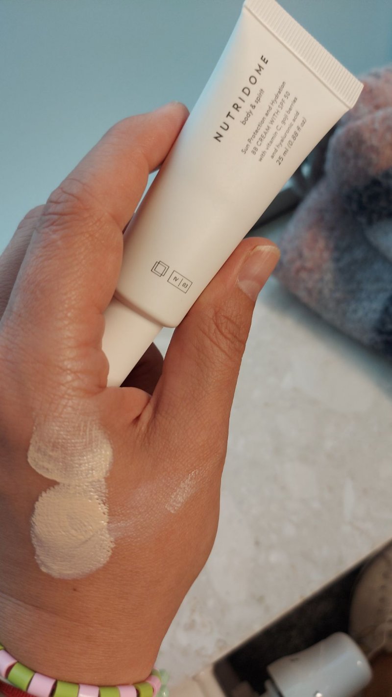 Nutridome, Feuchtigkeitsspendende BB-Creme SPF 5, die perfekte Creme gegen braune Flecken