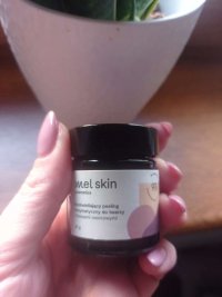 Rozświetlający peeling enzymatyczny do twarzy z kwasami owocowymi Mel Skin