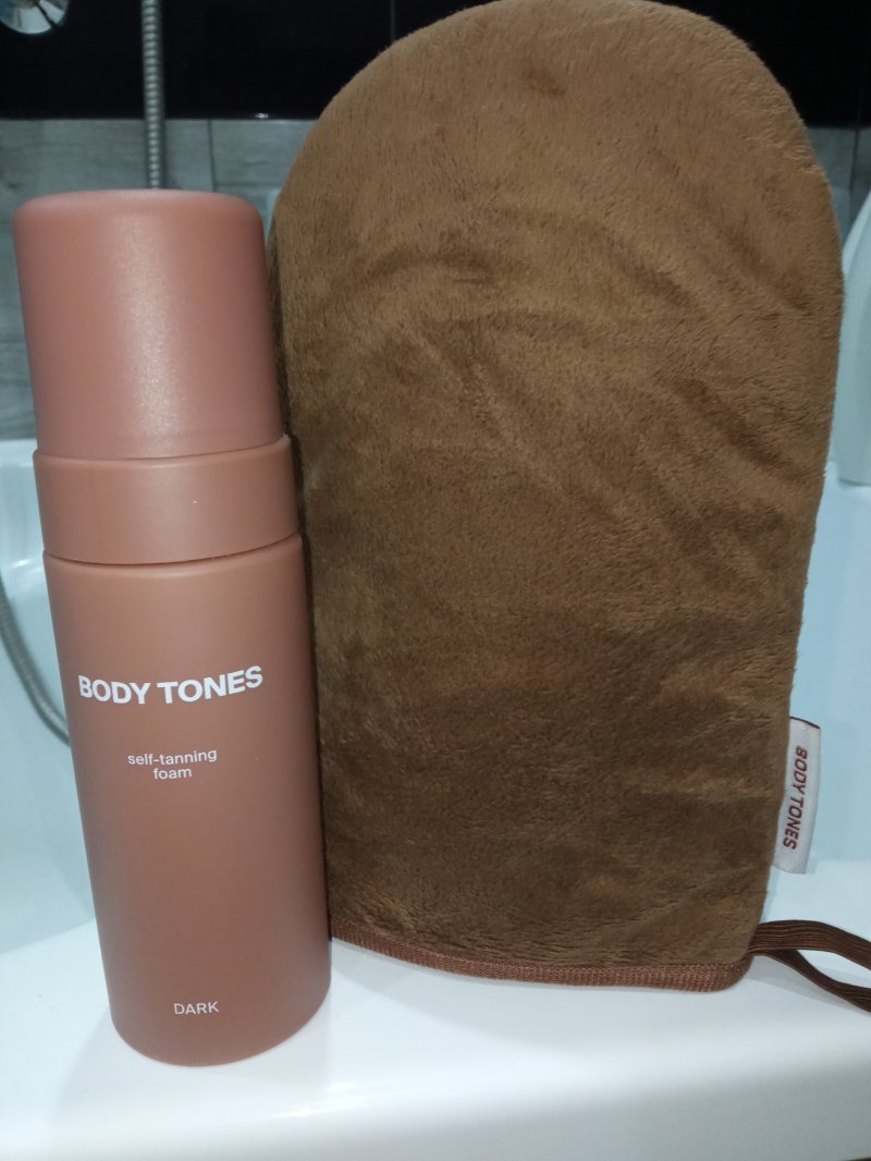 Body Tones, Foam Self-Tanning Set and Glove